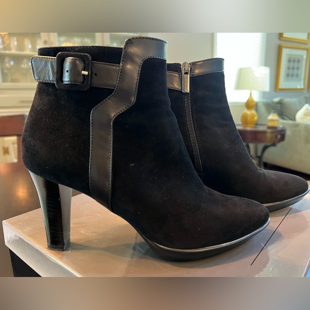 Aquatalia Rae ankle boot. 8m black suede
